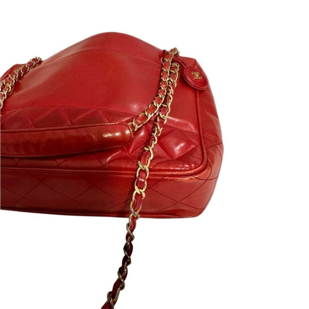CHANEL Red Shoulder Bag with Timeless Elegance - Picture 12 of 16